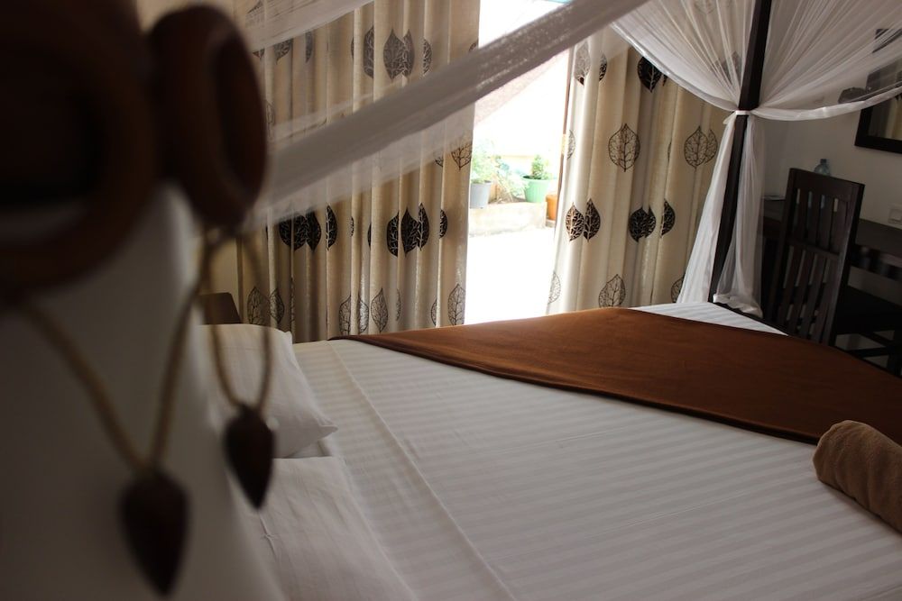 Kandy Waters Hotel Deluxe Double Room, Private Bathroom 2