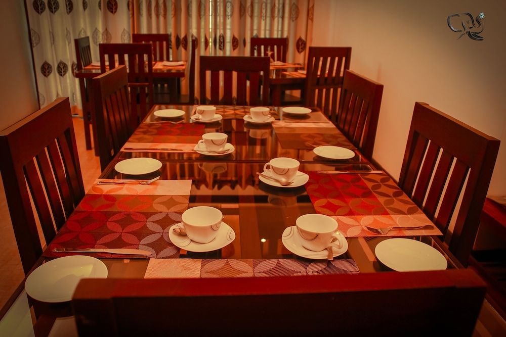 Kandy Waters Hotel Economy Double Room 2