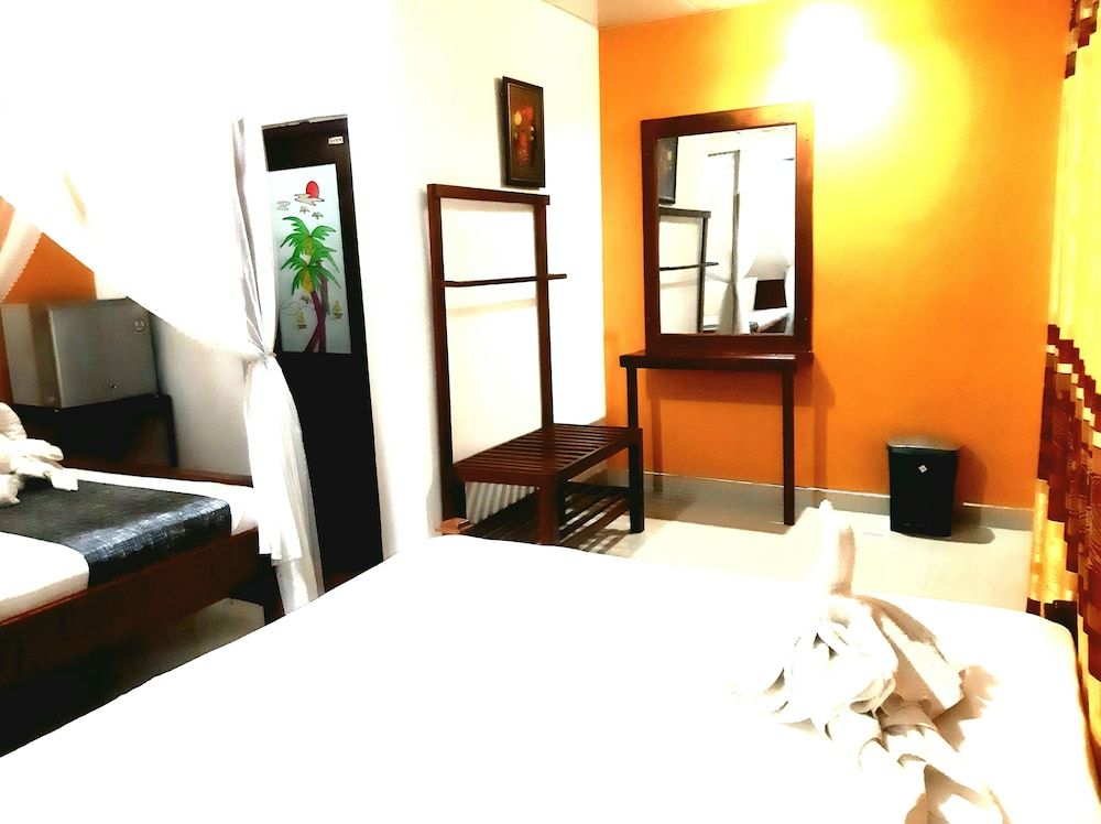 Palitha Home Stay Deluxe Triple Room 3