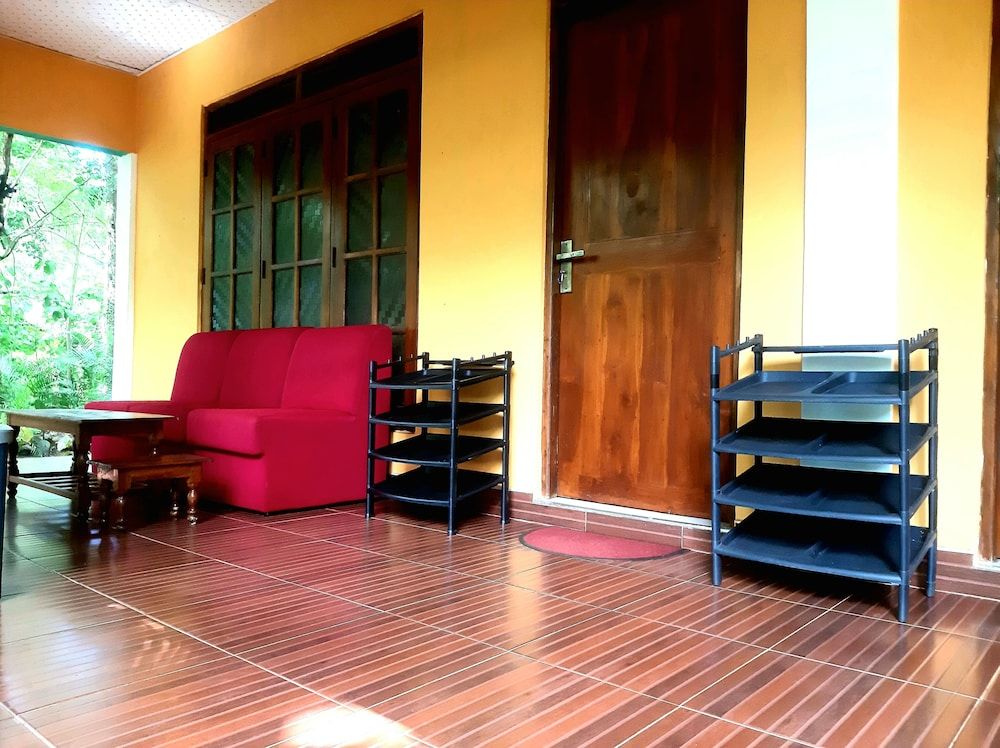 Palitha Home Stay Deluxe Triple Room 6