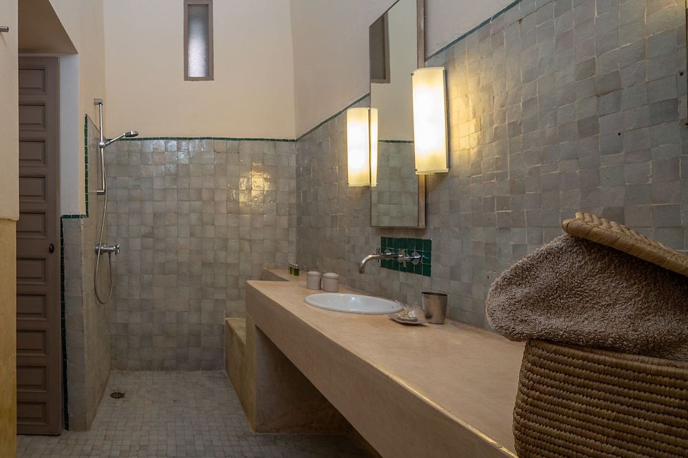 Riad Talaa12 Deluxe Suite, 1 Double Bed, Courtyard View 8