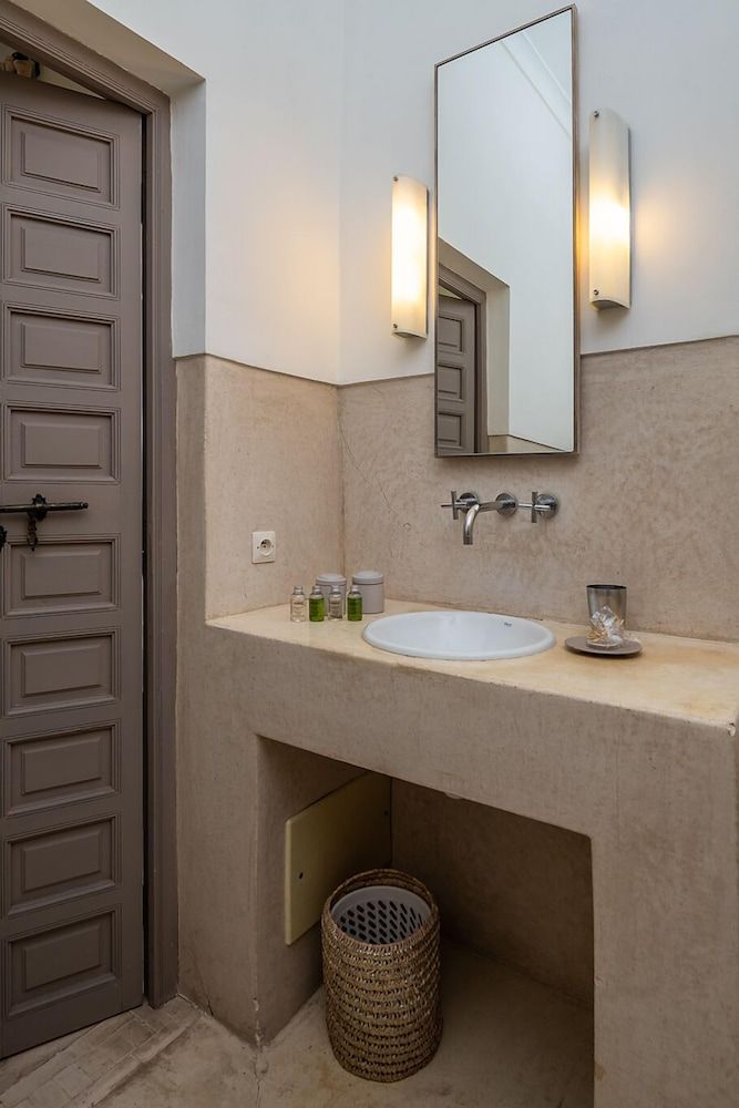 undefined Riad Talaa12 10