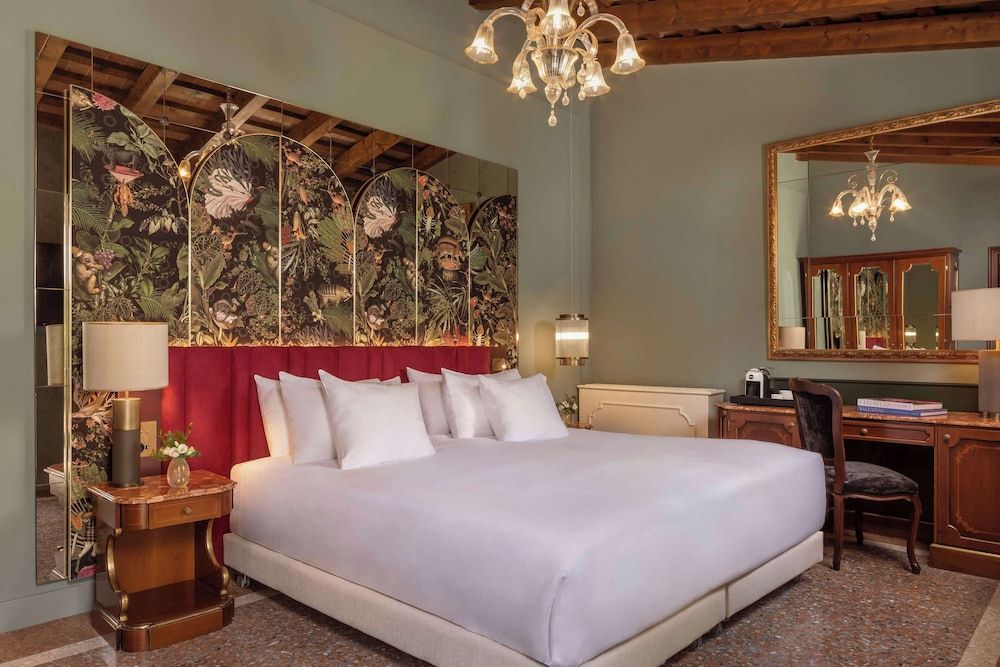 Premium Room, Canal View