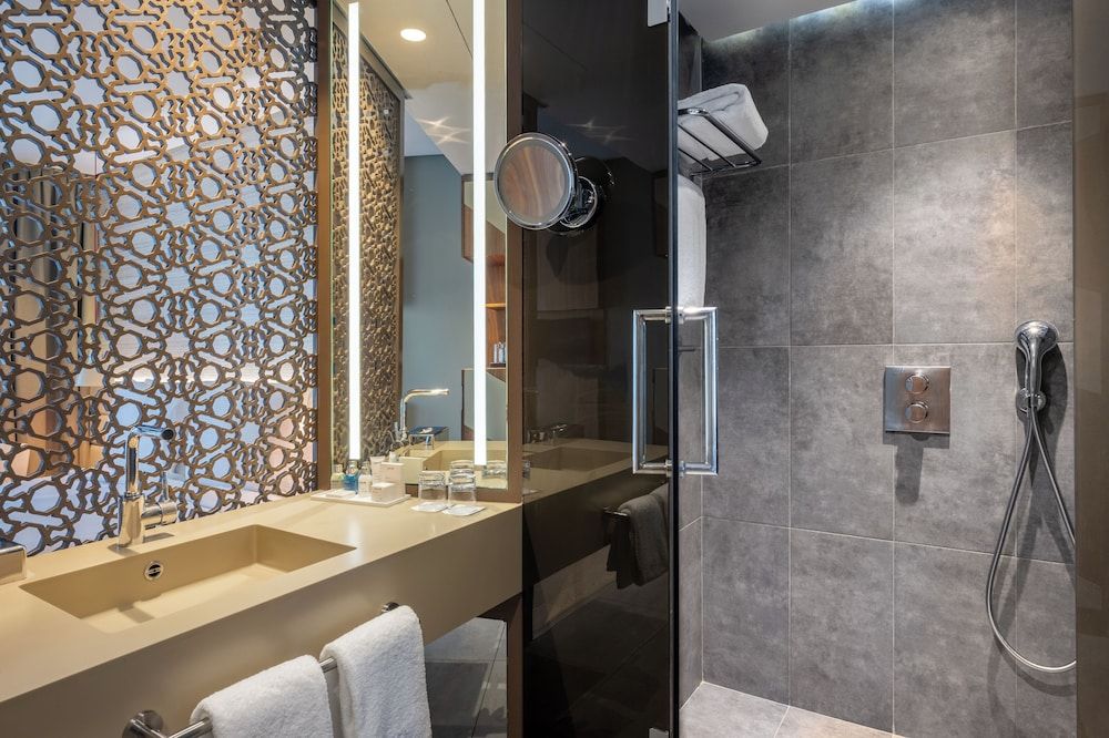 Radisson Blu Hotel, Marrakech Carré Eden Superior Room, Balcony, Pool View 8