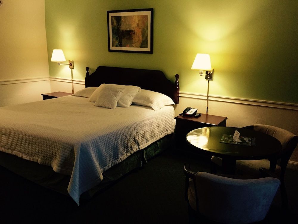 Chateaubleau Hotel Standard Room, 1 King Bed