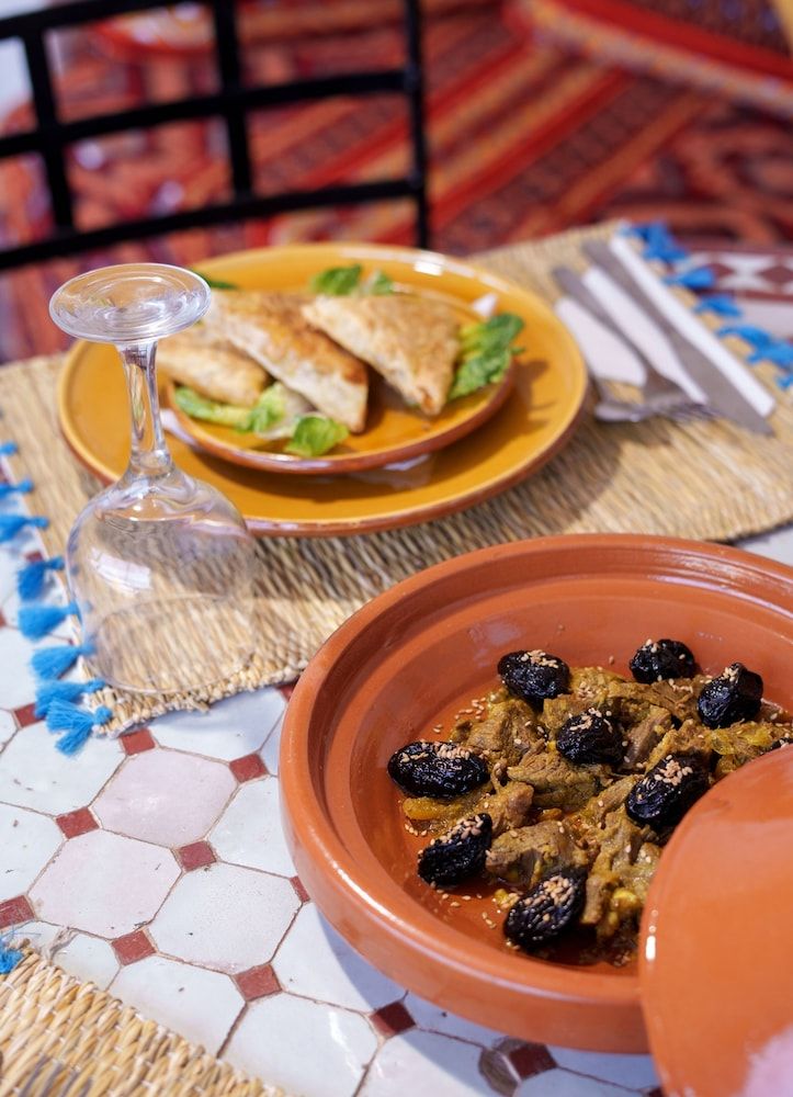 undefined Riad Azalia 7