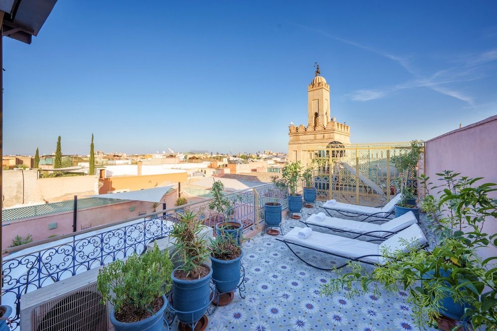 undefined Riad Azalia 5