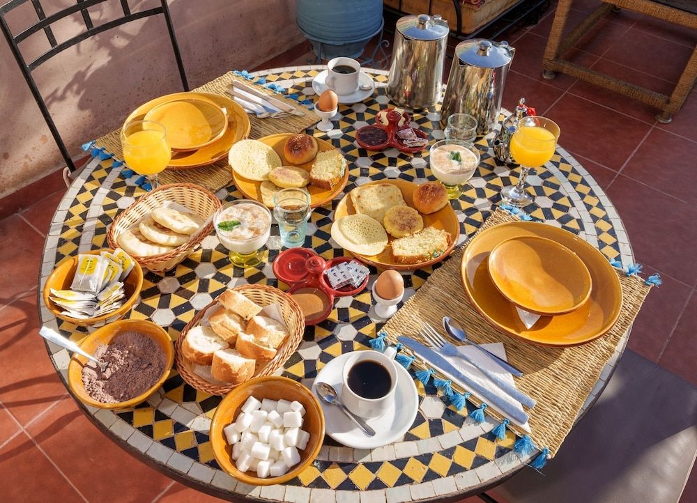 undefined Riad Azalia 6