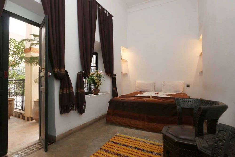 undefined Riad Azalia 10