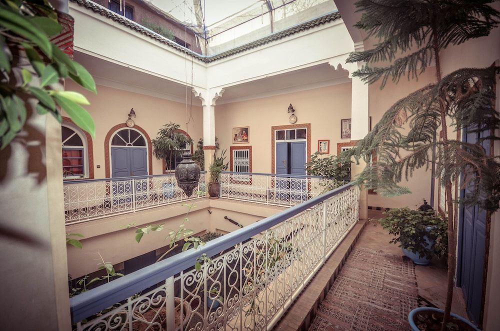 undefined Riad Azalia 3