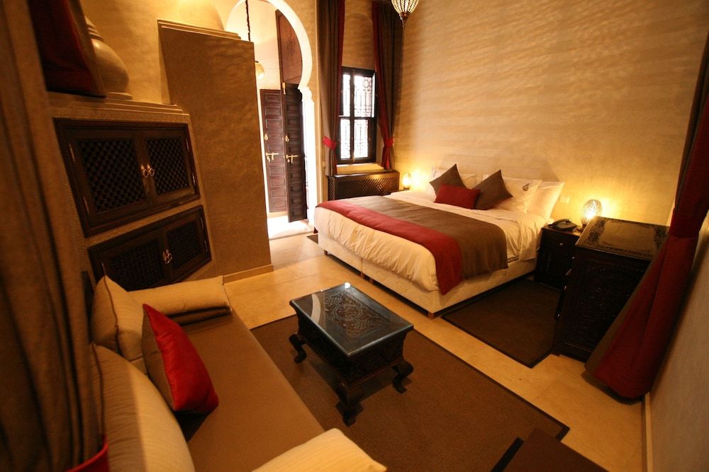 undefined Riad Omri 5