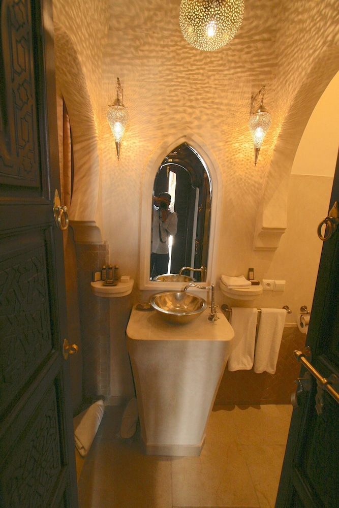 undefined Riad Omri 9