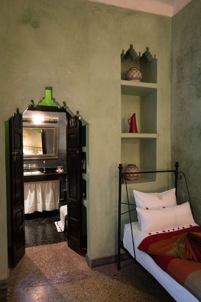 Riad Lhena Triple Room 11