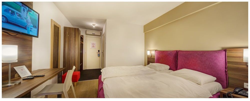 TripInn Eden Antwerp Double Room 2