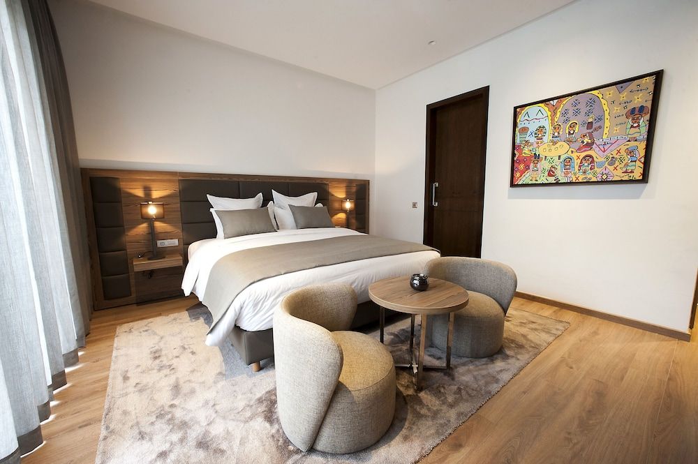 Ocean Park Hotel, Premium Suites & Wellness Executive Studio, 1 King Bed 2