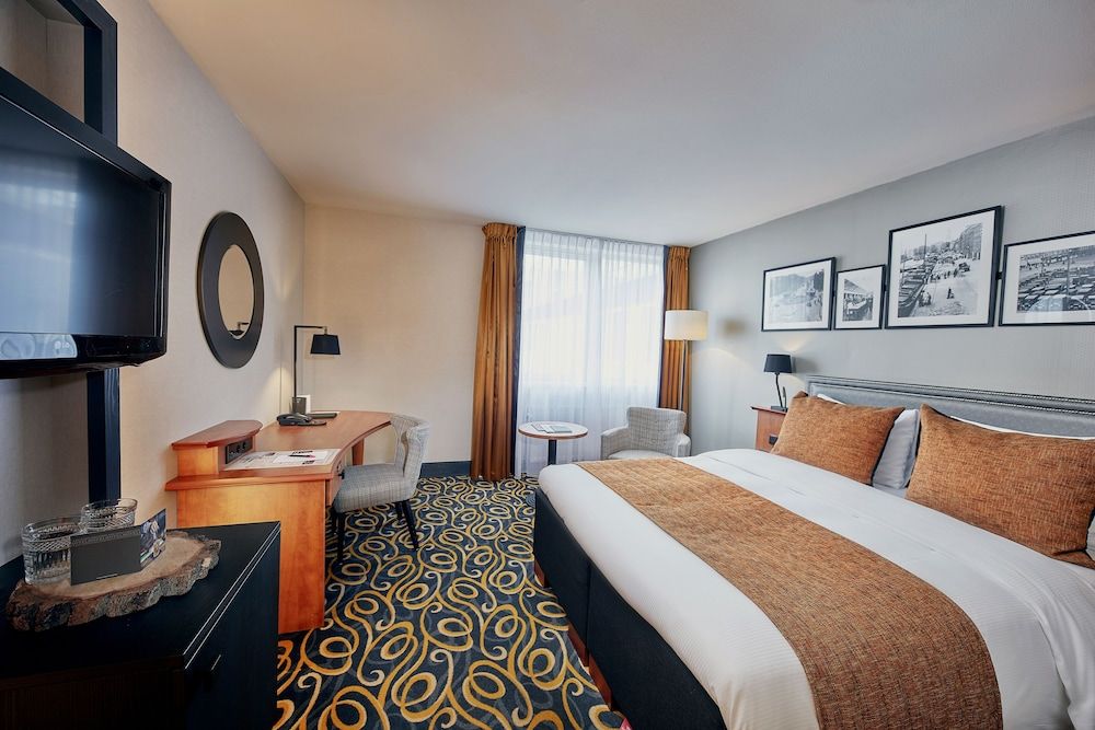 Carlton Square Hotel