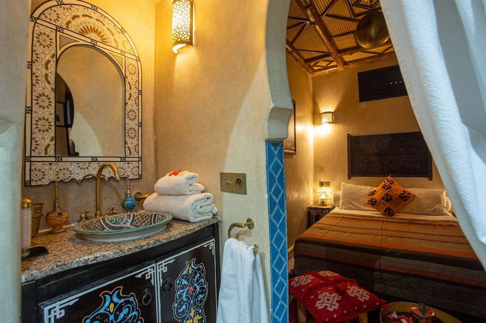 Riad Christina Standard Double Room, Private Bathroom (Chambre La Menthe) 5