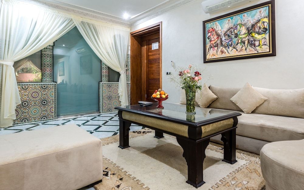 undefined Hivernage Secret Suites & Garden 9