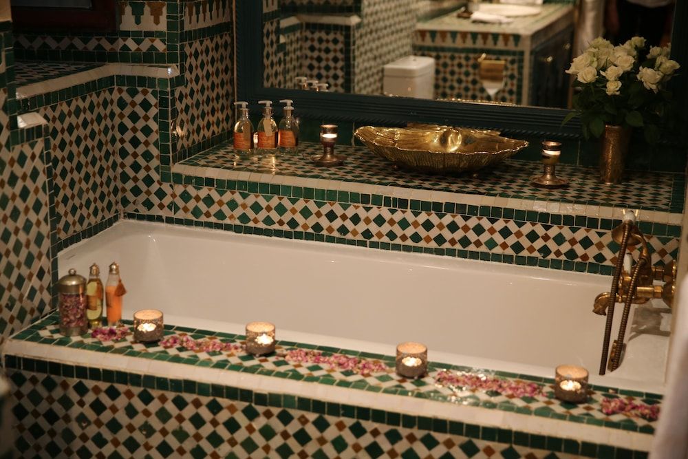 Deep Soaking Bathtub