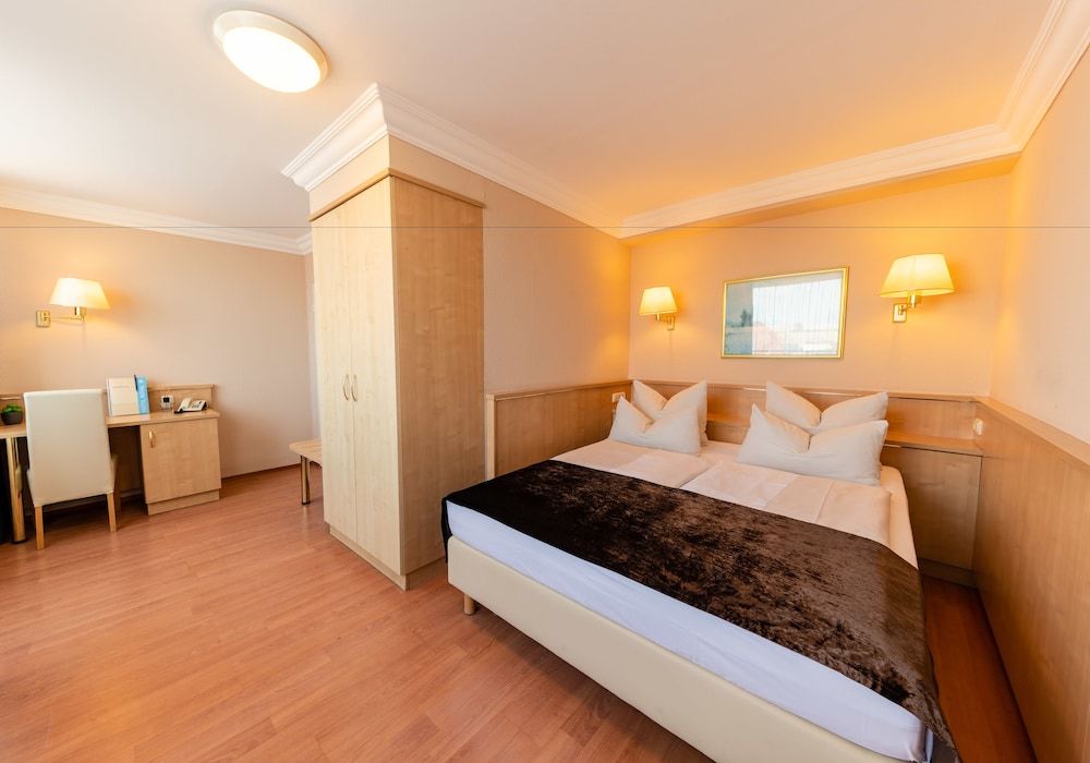 undefined Hotel Royal 3