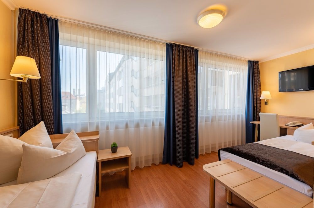 undefined Hotel Royal 4