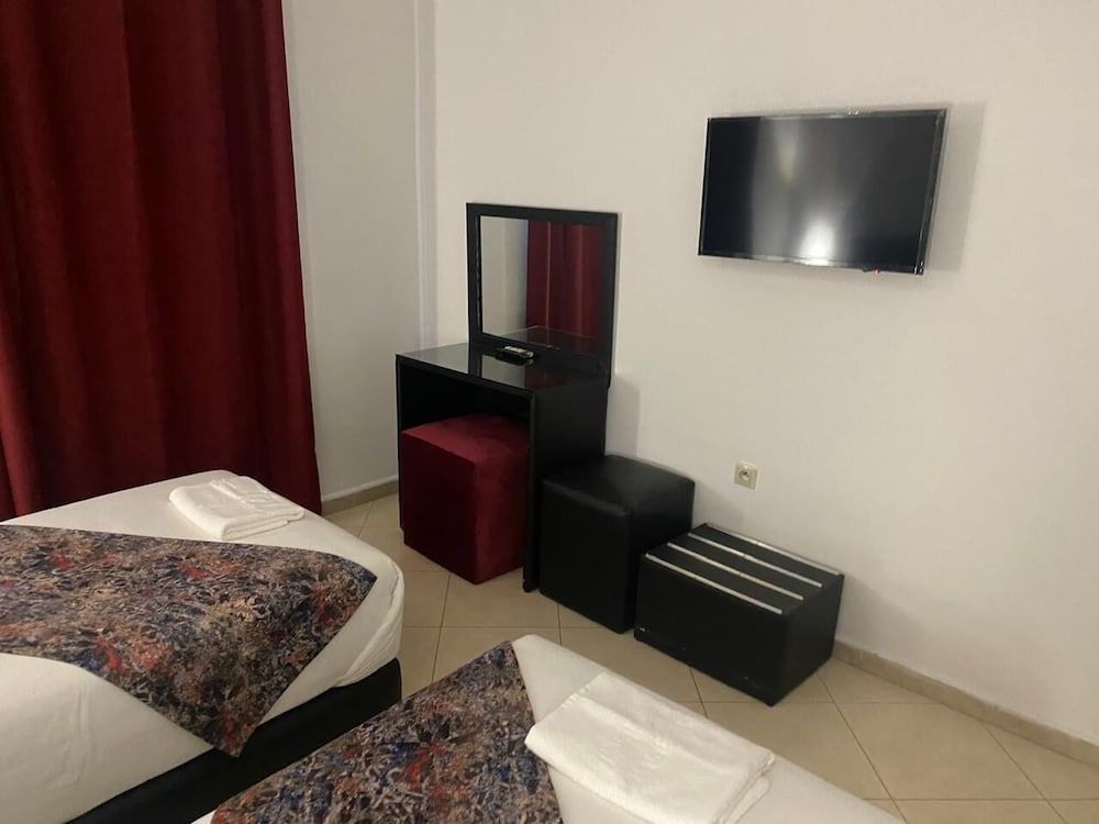 Hôtel Miramar Twin Room, City View 9