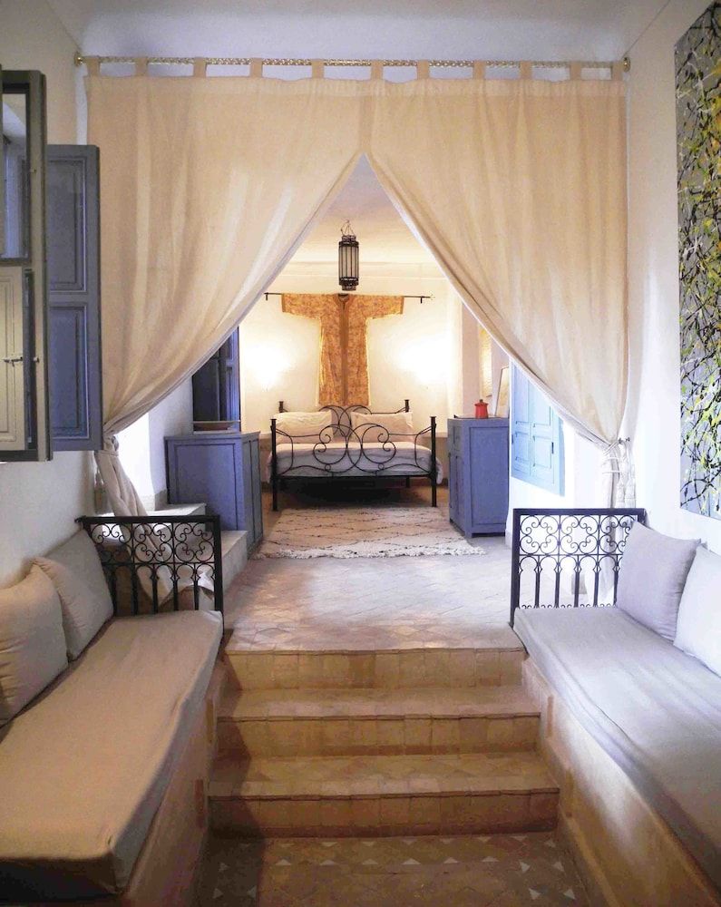 undefined Riad Linda