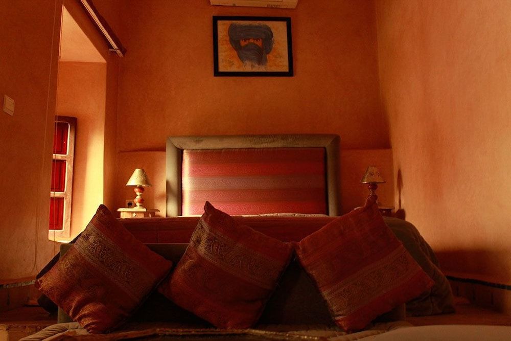 Dar Narjis Luxury Suite, Fireplace, Pool View 3