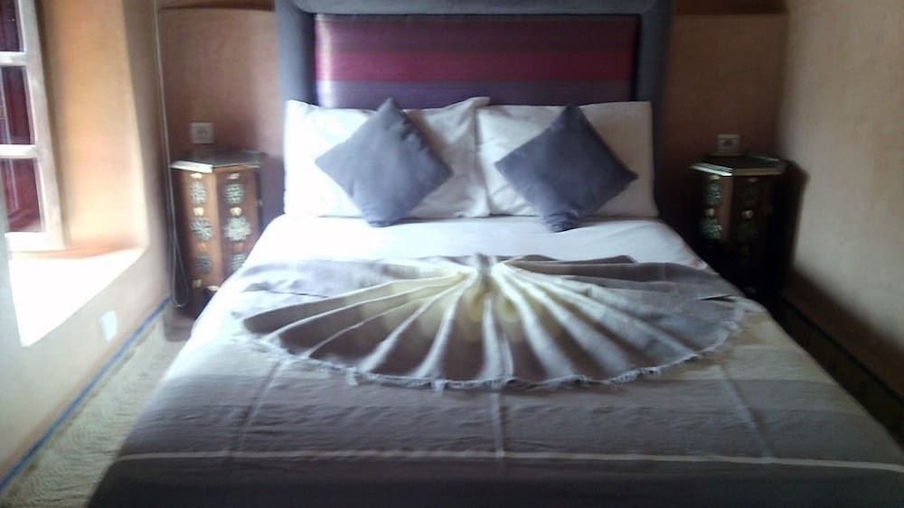 Dar Narjis Luxury Suite, Fireplace, Pool View 6