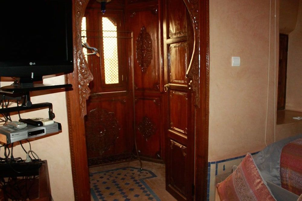 Dar Narjis Luxury Suite, Fireplace, Pool View 5