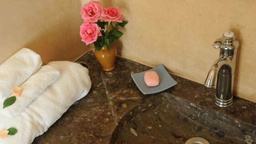 Riad le Coq Fou Standard Room (Fossil) 4