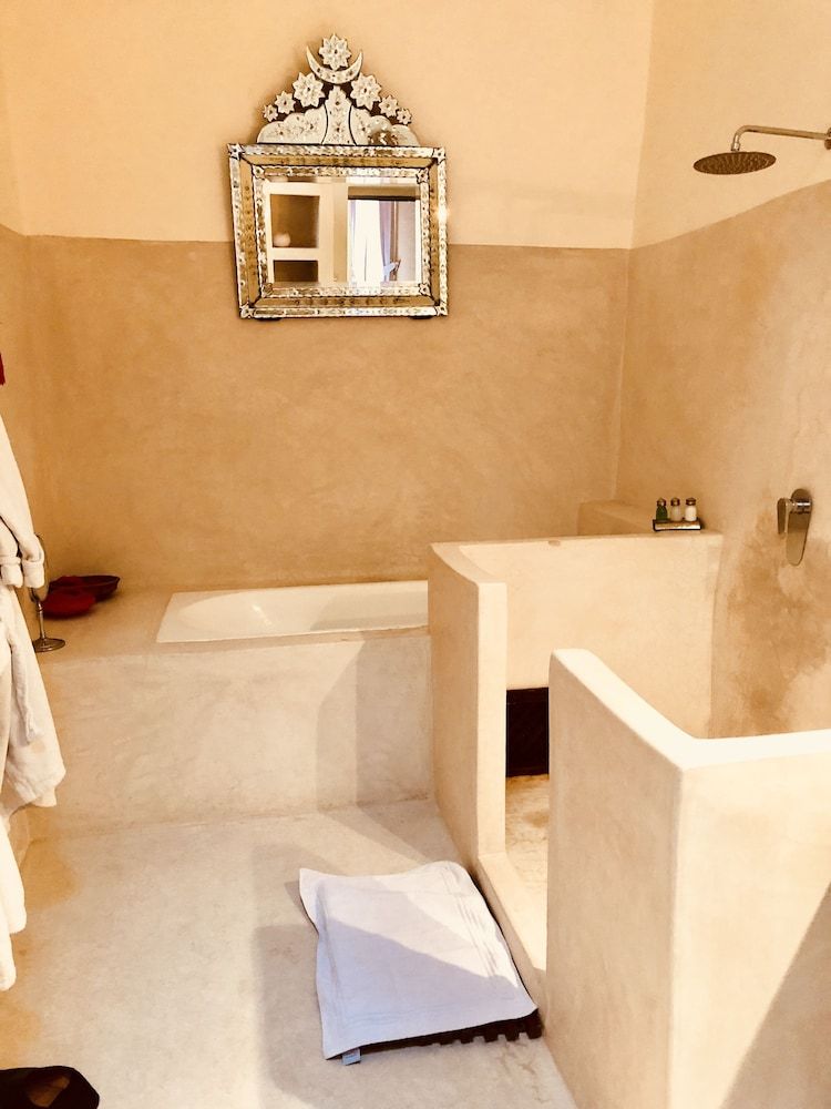 Riad Tizwa Superior Room 8