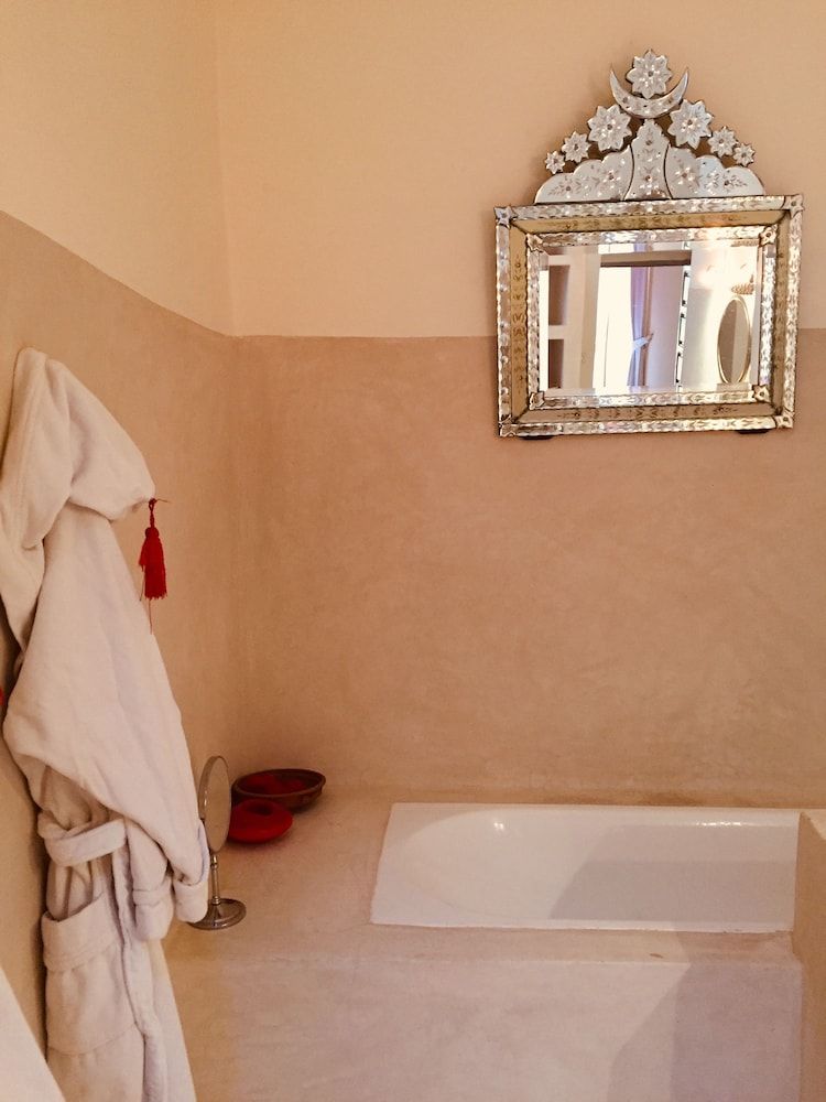 Riad Tizwa Superior Room 9