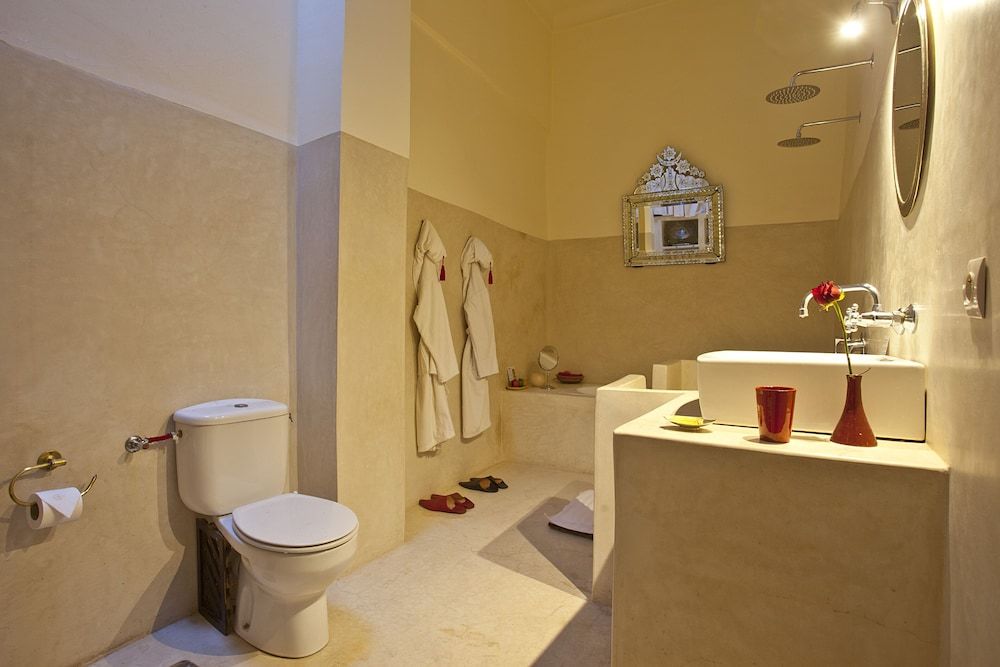 Riad Tizwa Superior Room 10