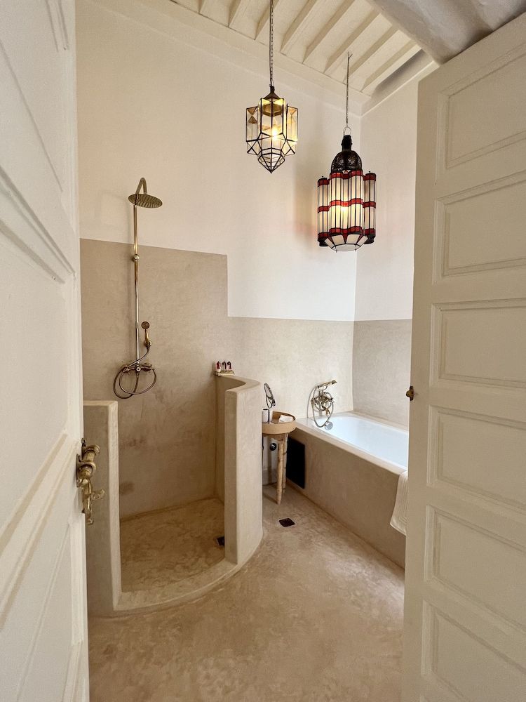 Riad Tizwa Royal Suite, 1 Queen Bed with Sofa bed, Bathtub, Courtyard View 4