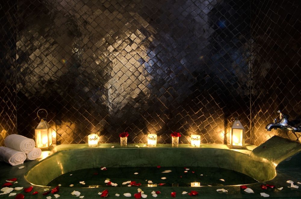 Deep Soaking Bathtub