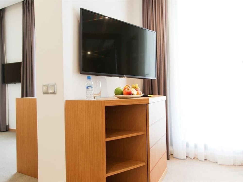 Smarts Hotel Suite, Private Bathroom 9