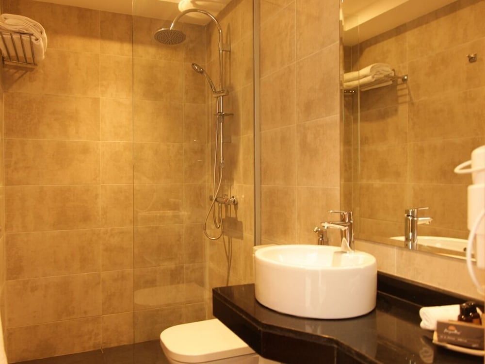 Smarts Hotel Standard Double Room, Private Bathroom 5