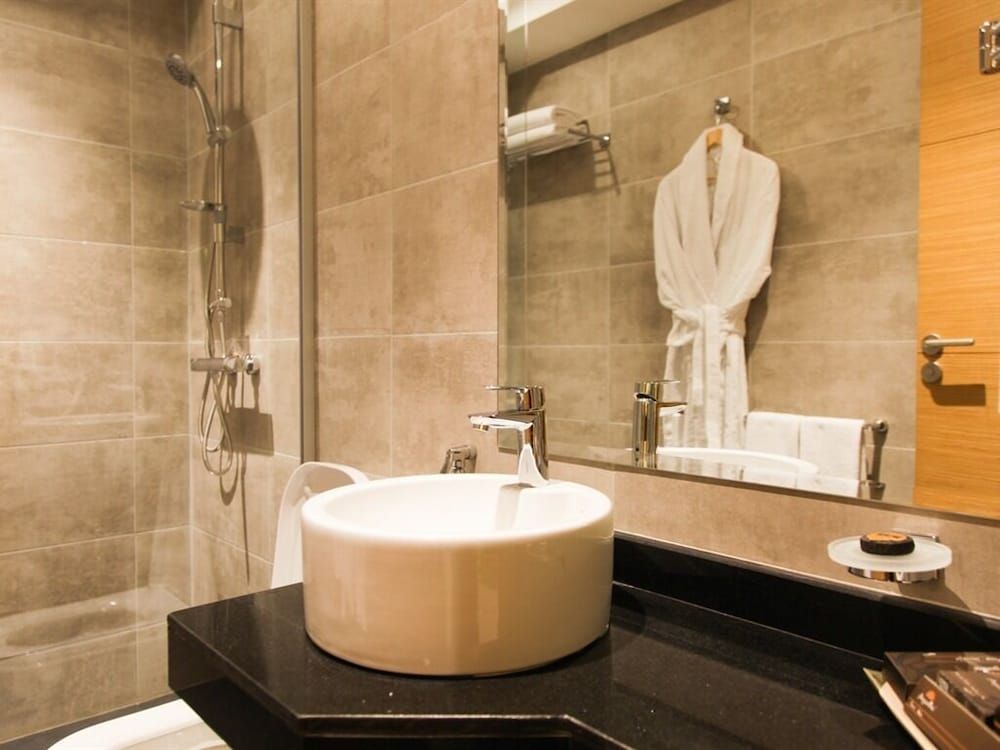 Smarts Hotel Standard Double Room, Private Bathroom 6