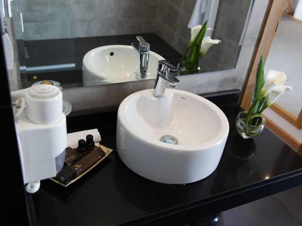 Smarts Hotel Suite, Private Bathroom 4