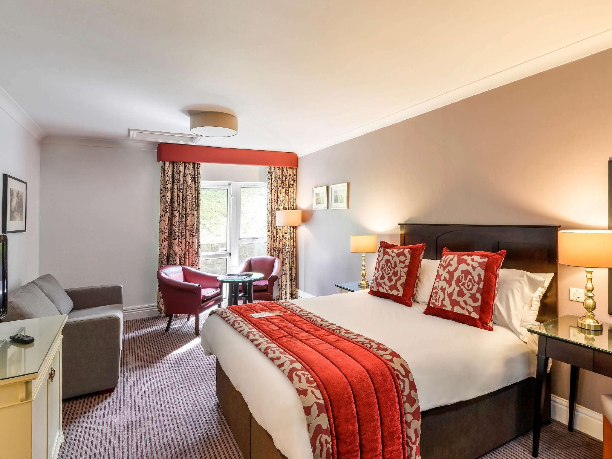 Family Room For 3 With 1 Double Bed And 1 Pull- Out Single Bed