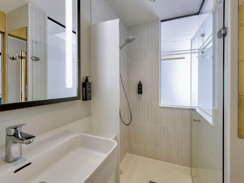 Hotel Mondial am Dom Cologne - MGallery Standard Room, 1 Queen Bed 5