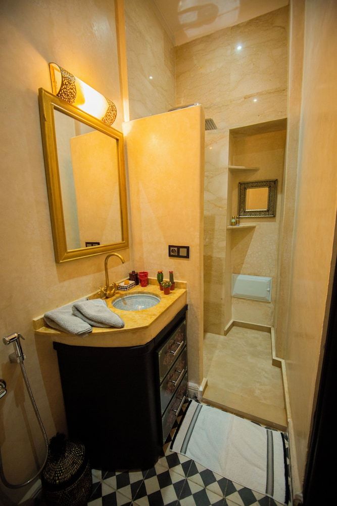 Riad Ta'achchaqa Deluxe Twin Room, Ensuite ( Ifulki Rouge) 6