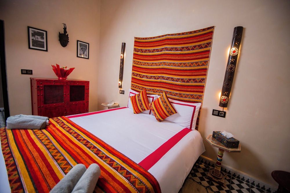 Riad Ta'achchaqa Deluxe Twin Room, Ensuite ( Ifulki Rouge) 4