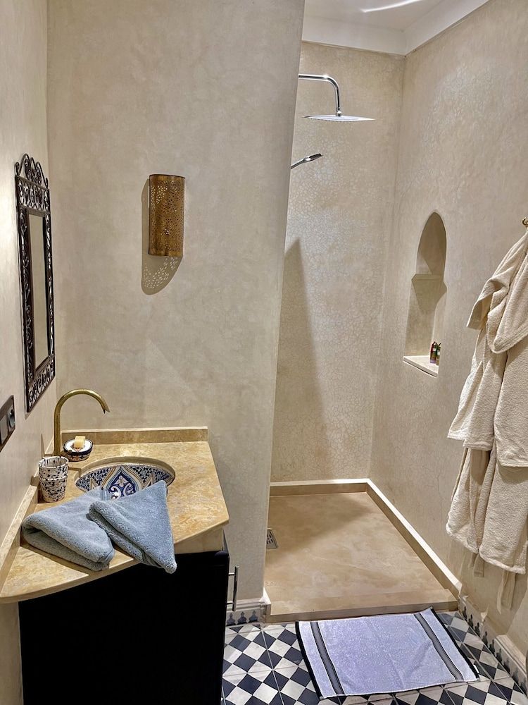 Riad Ta'achchaqa Deluxe Twin Room, Ensuite ( Ifulki Rouge) 5