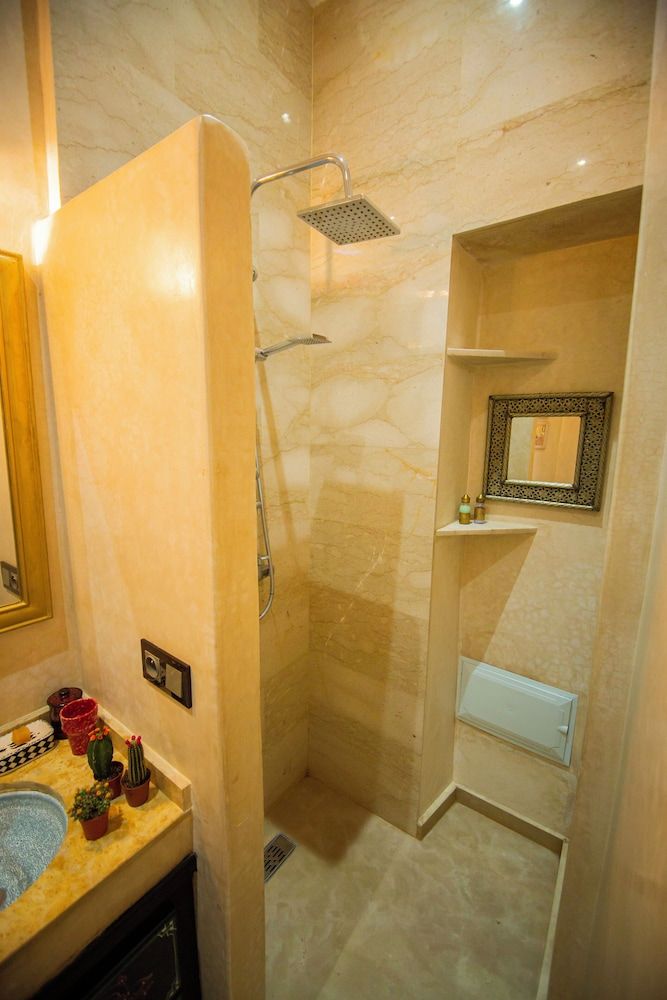 Riad Ta'achchaqa Deluxe Twin Room, Ensuite ( Ifulki Rouge) 8