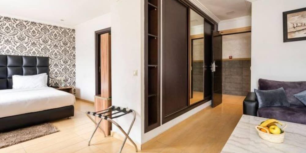 Hotel De La Corniche