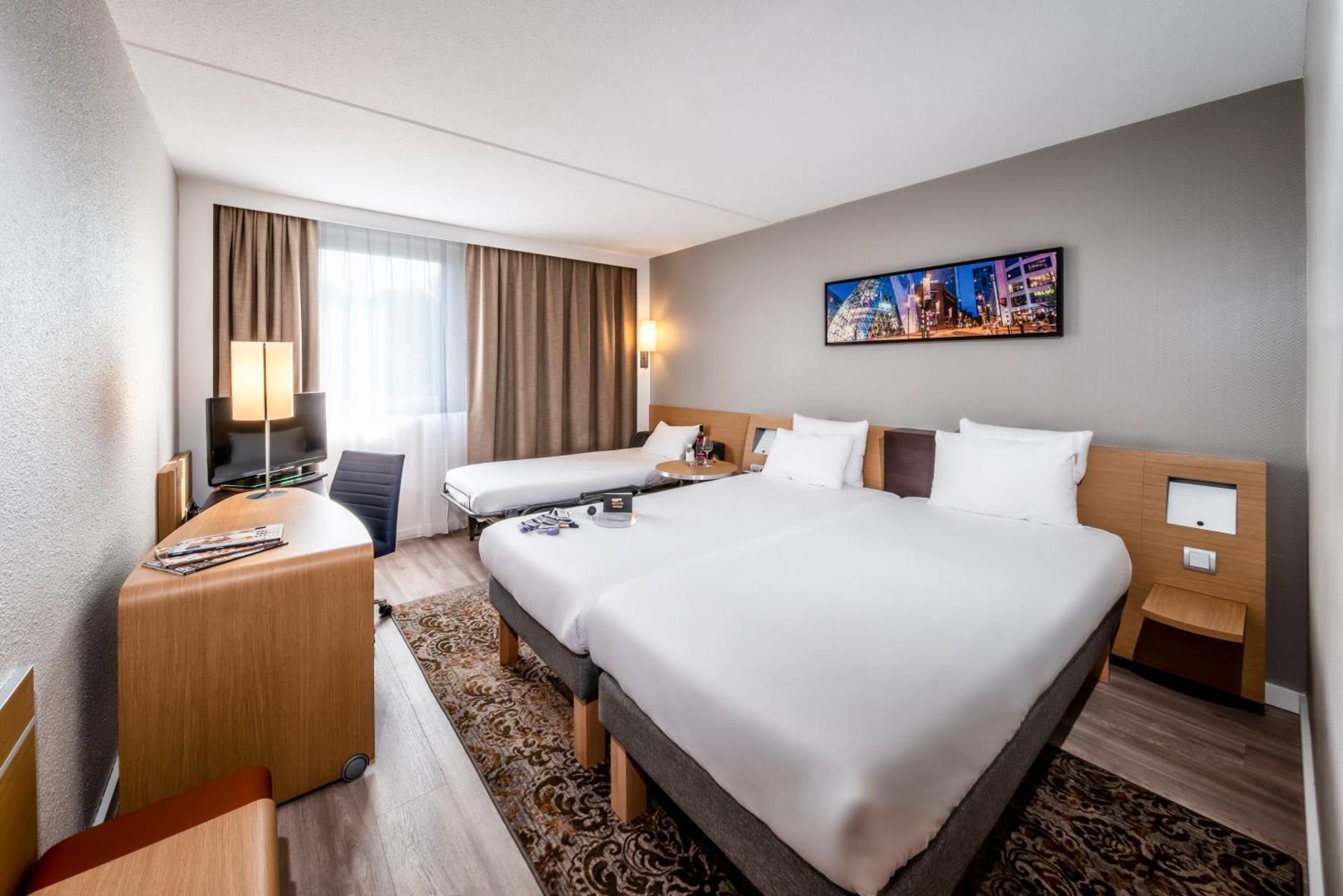 Executive room with 3 single beds