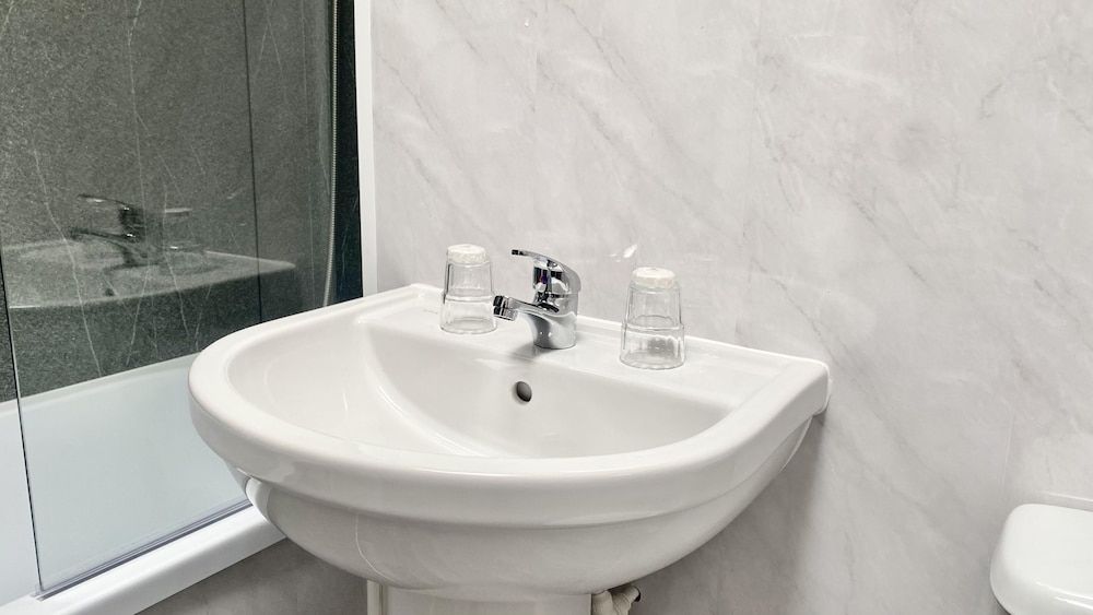 Russ Hill Hotel Double Room 4