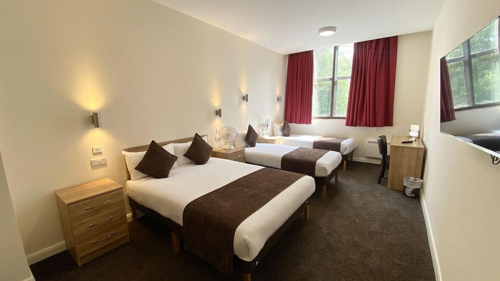 Russ Hill Hotel Family Room 3